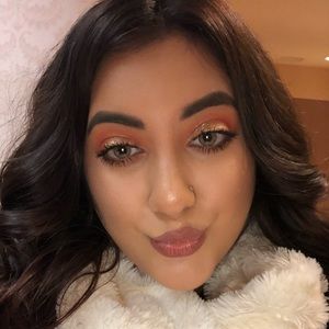 Meet your Posher, Desiree